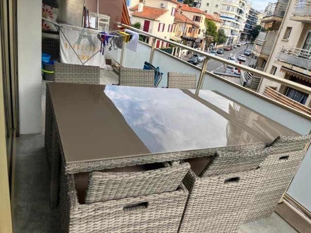 Emplacement De Premier Ordre En Bas Des Plages Et Des Commerces Ζουάν λε Πιν Εξωτερικό φωτογραφία