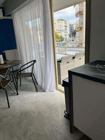 Emplacement De Premier Ordre En Bas Des Plages Et Des Commerces Ζουάν λε Πιν Εξωτερικό φωτογραφία