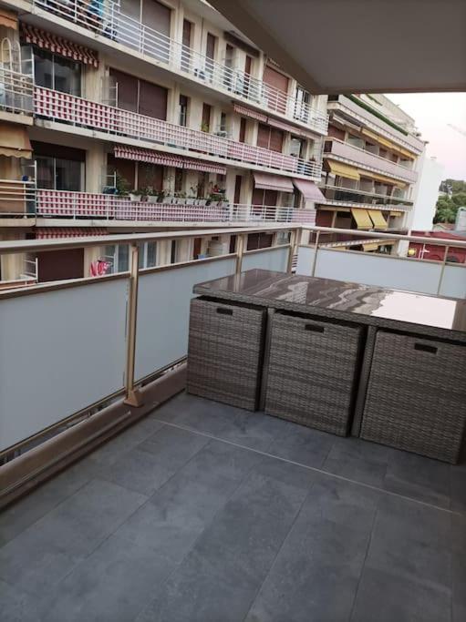 Emplacement De Premier Ordre En Bas Des Plages Et Des Commerces Ζουάν λε Πιν Εξωτερικό φωτογραφία